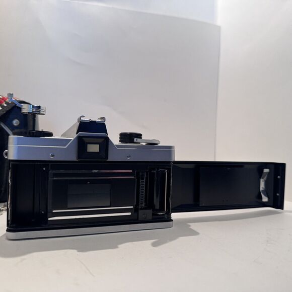 Praktica LB2 35mm Film Camera, Meyer Lens, Pentacon Case, Vintage Strap - Picture 9 of 14